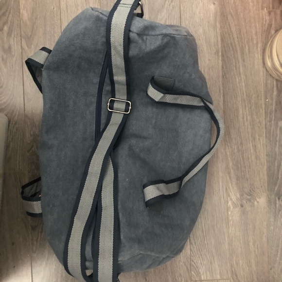 Nautica blue canvas duffel bag w/adjustable straps - Picture 3 of 4